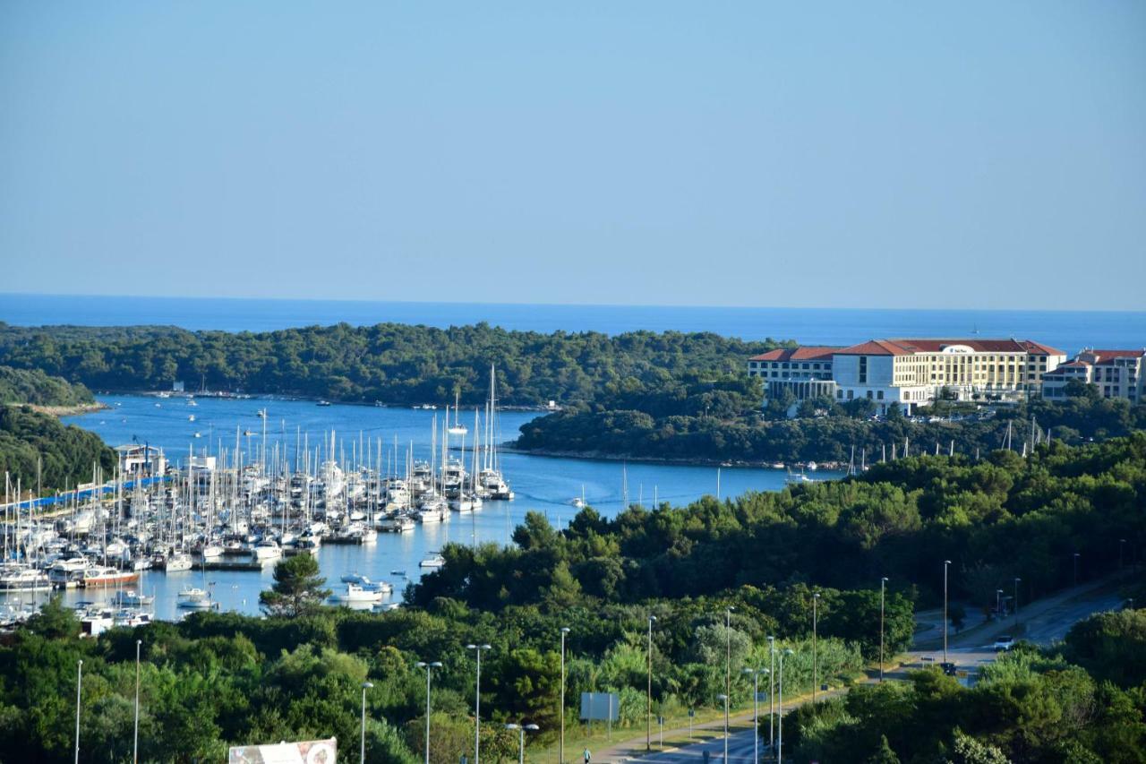 Sky * Pula